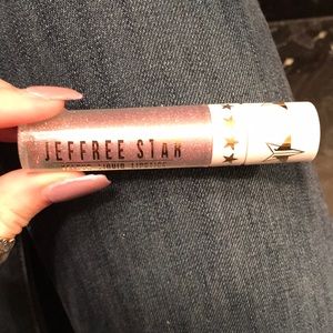 Jeffree Star liquid lip - clout